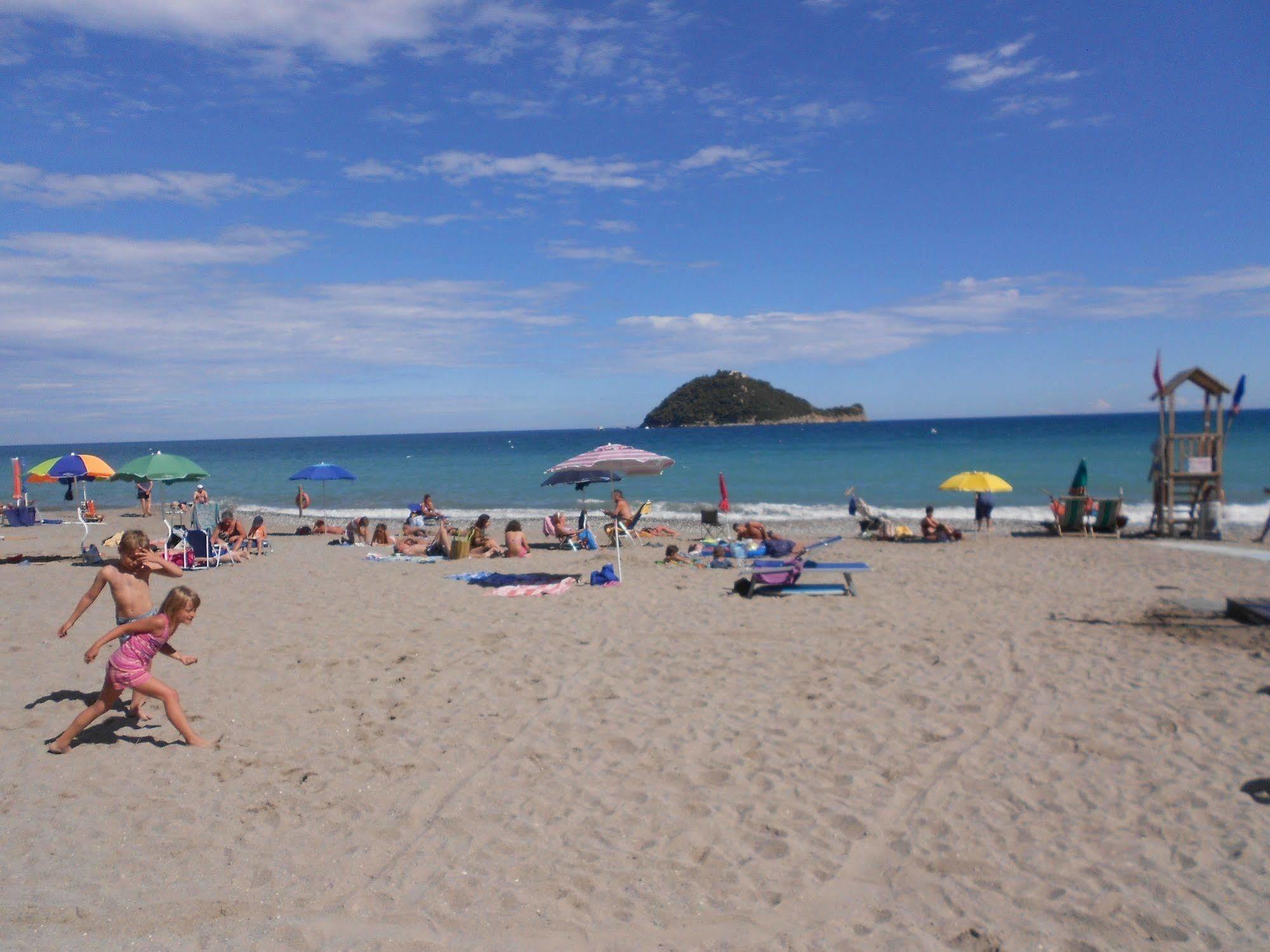 Camping Delfino Albenga Exteriér fotografie